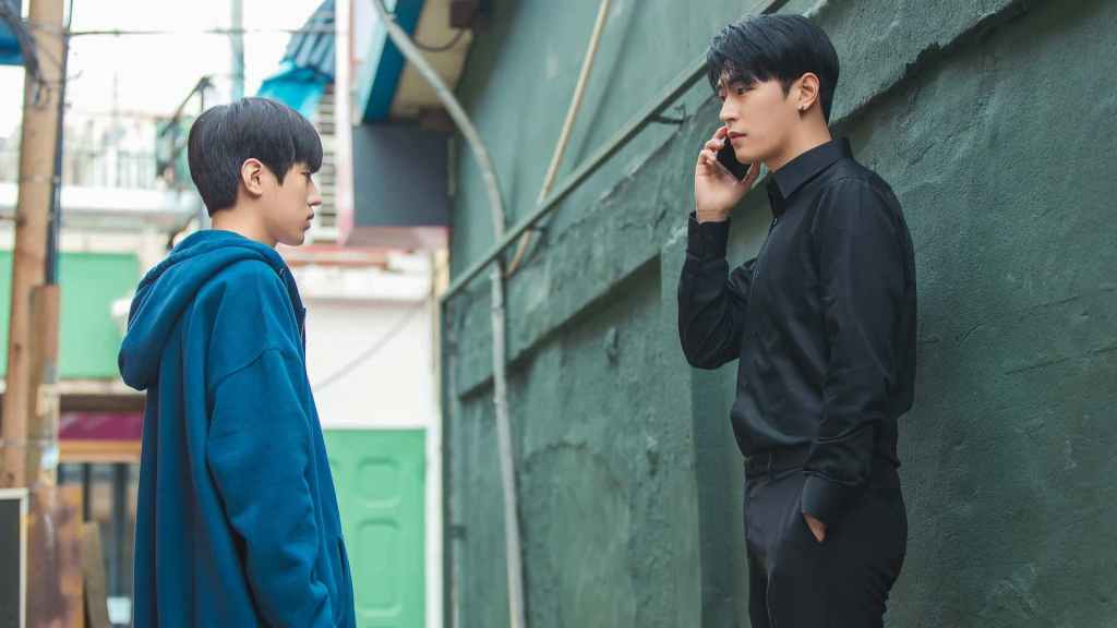 Park Jae-chan as Cho Sang Woo and Park Seo-ham as Jang Jae Young in Semantic Error (2022)